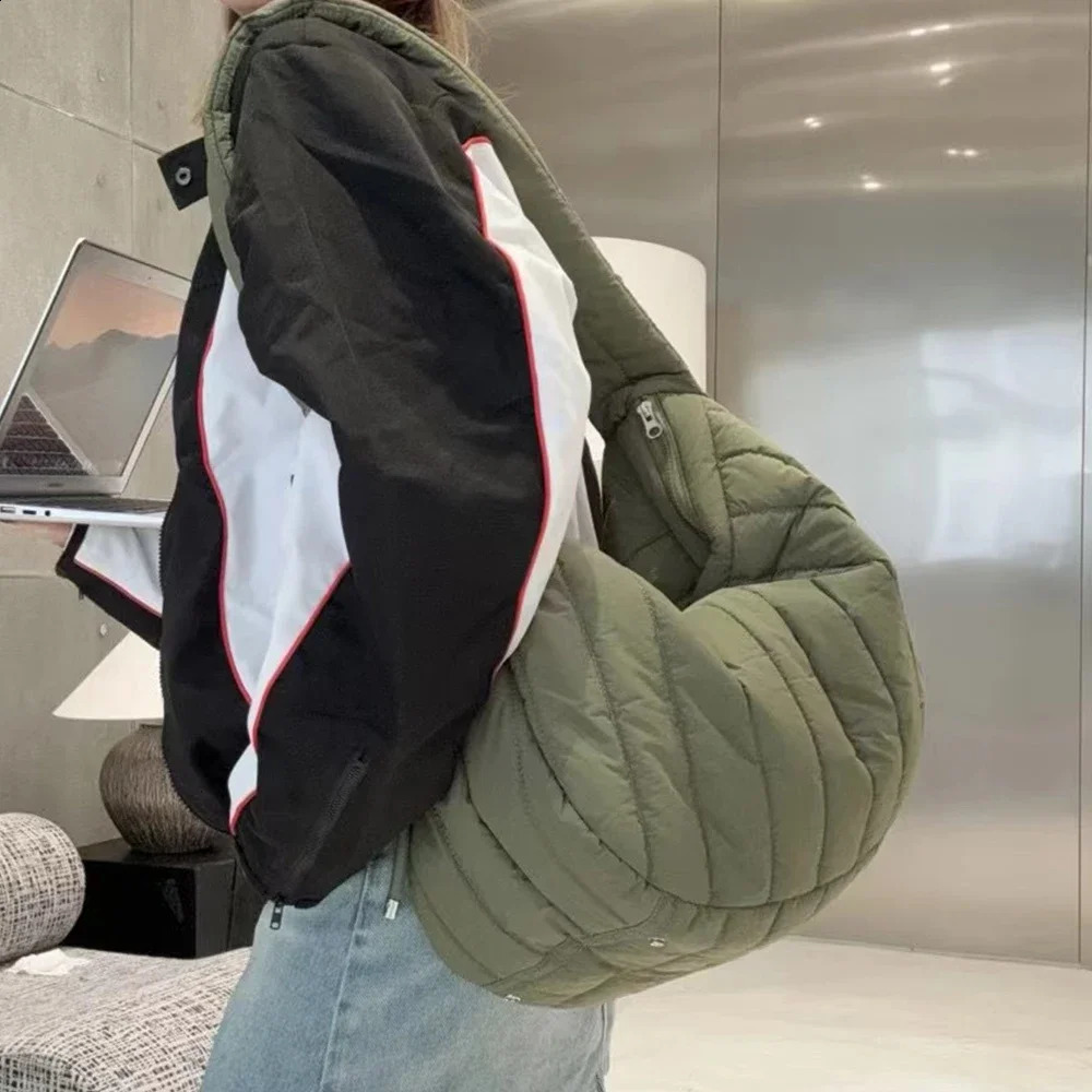 Nylon Quilted Women Shoulder Bag Large Capacity Cotton Crossbody Bags for Women Down Space Shopper Purses Half Moon Hobos Tote 241227