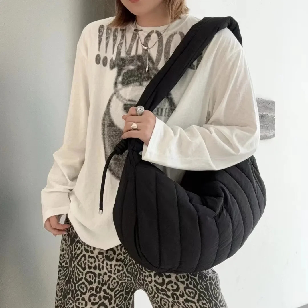 Nylon Quilted Women Shoulder Bag Large Capacity Cotton Crossbody Bags for Women Down Space Shopper Purses Half Moon Hobos Tote 241227