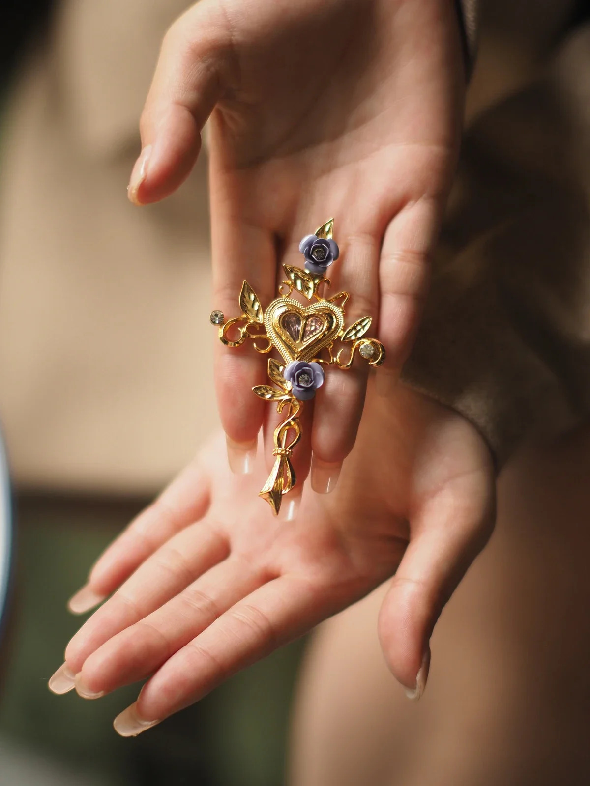 Dark Night Rose Brooch Lacroix Medieval Vintage Cross Brooch Heavy Industry Gold Plated 241227