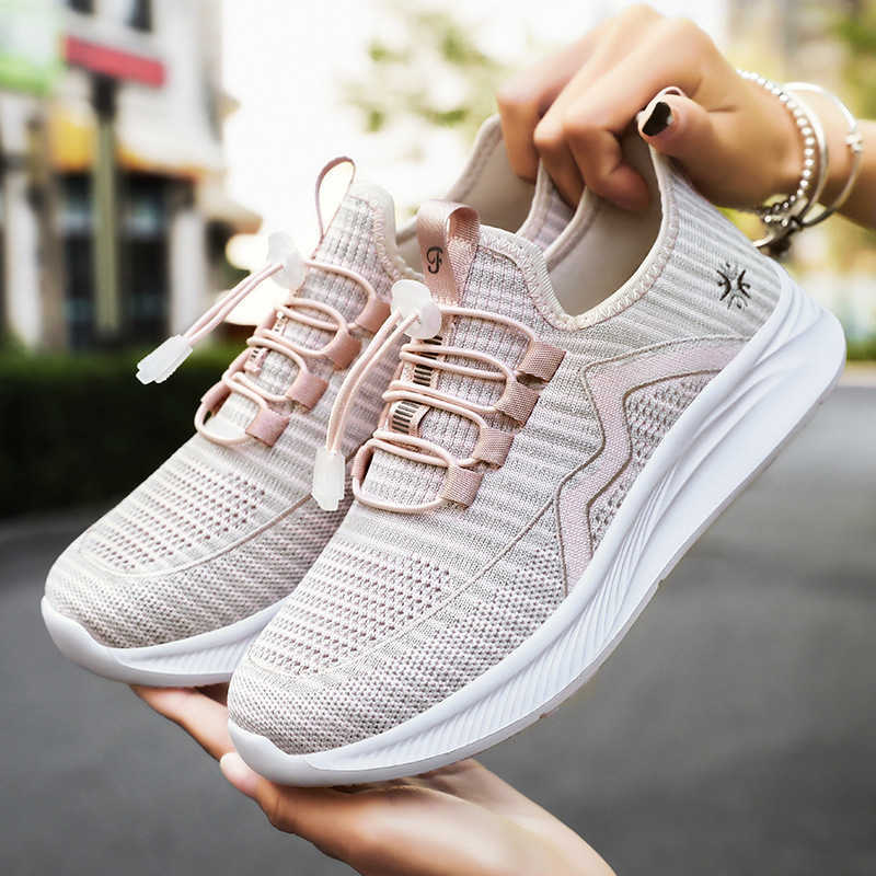 Womens autumn soft soled lightweight casual shoes for middle aged and elderly mothers Fashion and versatile single shoes