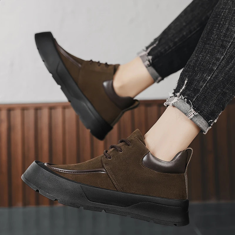 Men shoes Outdoor Leather fashion Flat Classic Black Shoes midtop Lace up Board Shoe Leisure Sneakers men footwear 241223