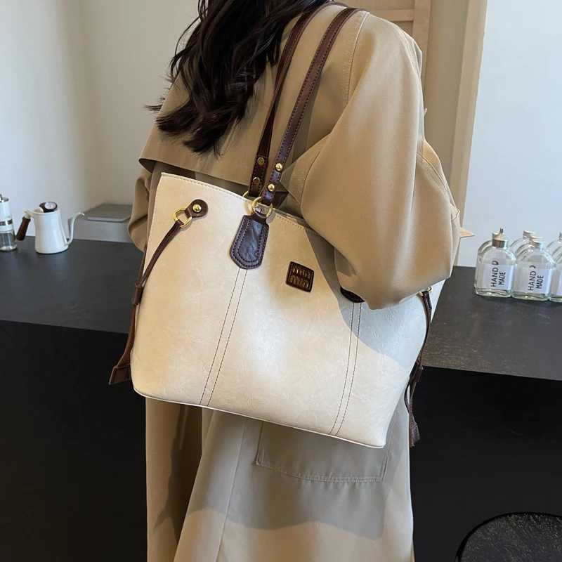 New Large Capacity PU Leather Single Shoder Tote Bag Outdoor Fi Simple Leisure Versatile Sports Storage Bags Z241229