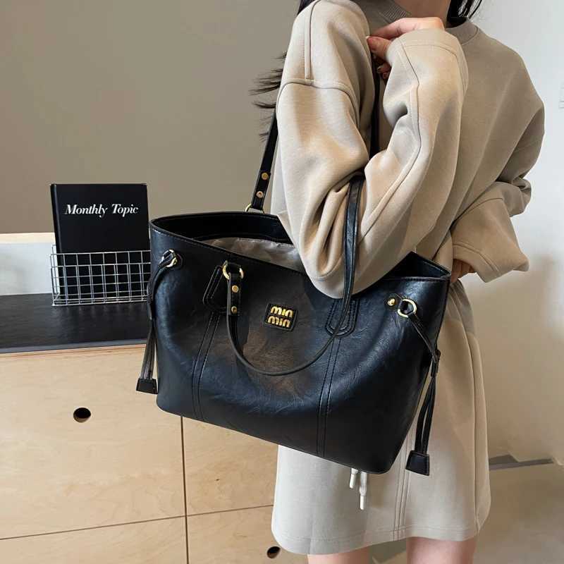 New Large Capacity PU Leather Single Shoder Tote Bag Outdoor Fi Simple Leisure Versatile Sports Storage Bags Z241229