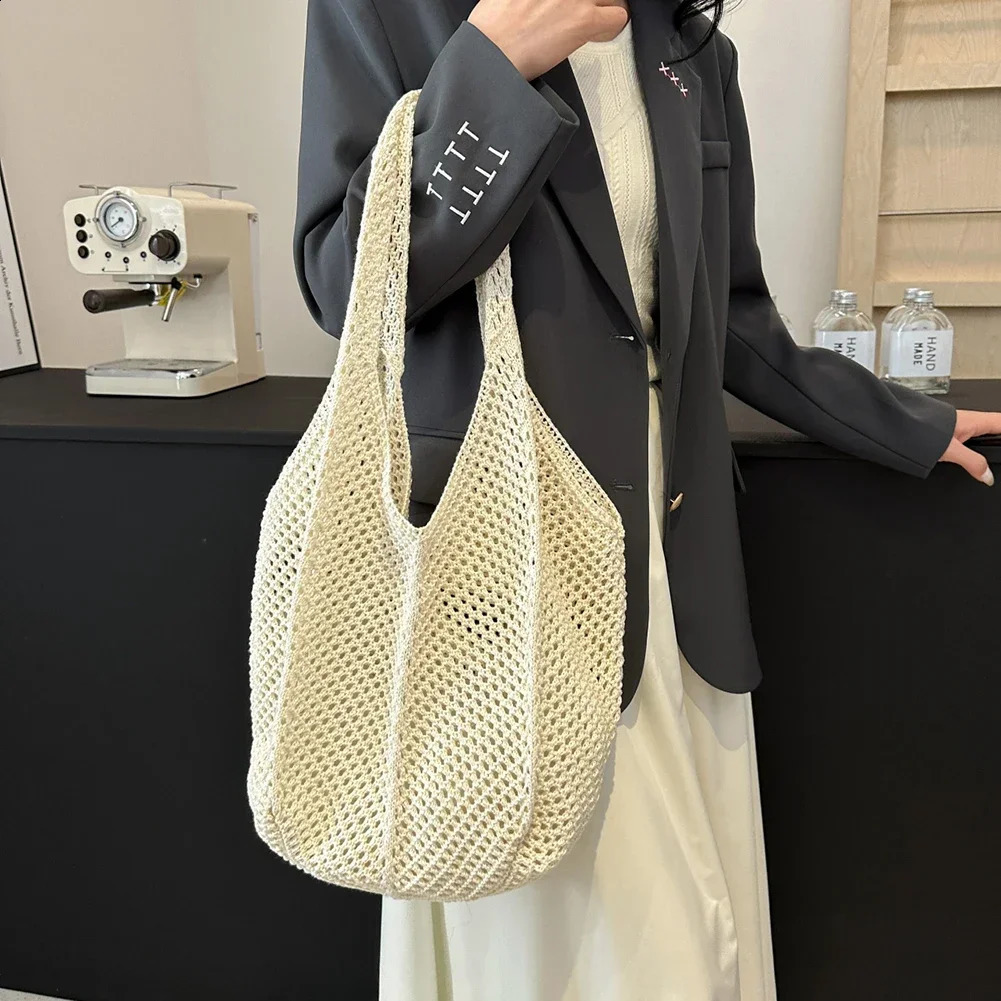 Womens Shoulder Bag Large Capacity Fashion Hollow Out Tote Bags Straw Woven Knitted Beach Summer Solid Color 241225