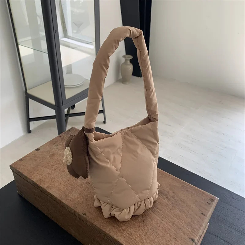 Cute Flower Quilted Bucket Bag Lingge Padded Shoulder Bag Space Cotton Tote Bags for Women Handbags 2025 Nylon Shopper 241227