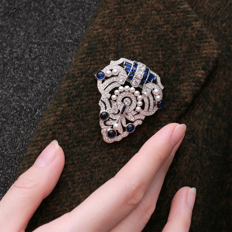 High-end n Inlaid Zircon Gems Silver Brooches Pearl Shield Classic Mens and Womens Clothing Accessories 241227