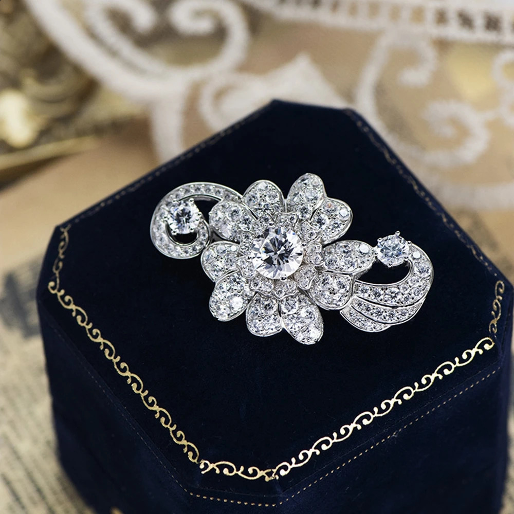 Vinregem Sparkling Lab Created Sapphire Gemstone Elegant Flower Brooches 100% 925 Sterling Silver Fine Jewelry Anniversary Gifts 241227