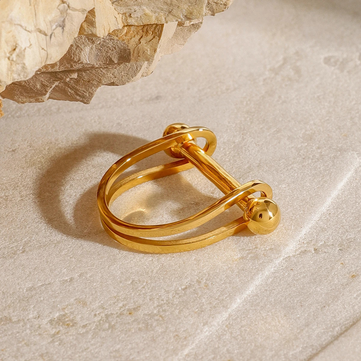 Uworld Cast Fashion Stainless Steel Waterproof Horseshoe Buckle Ring Personality PVD Real Trendy Jewelry for Women 241225