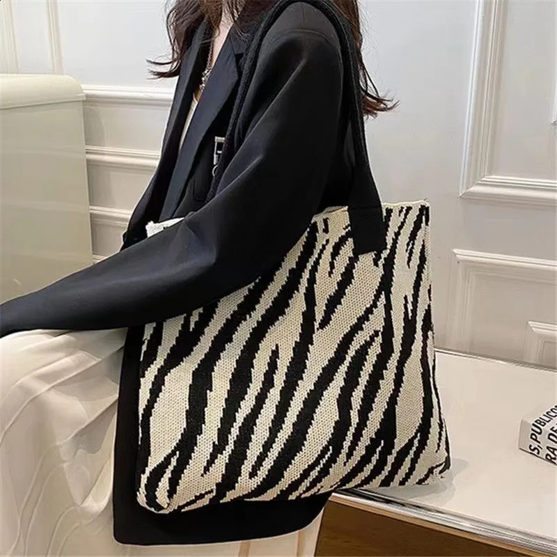 Trend Zebra Pattern Crochet Bag Large Capacity Women Handbag Shoulder Simple Knitted Tote for Teen Girls 241225