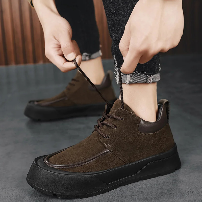 Men shoes Outdoor Leather fashion Flat Classic Black Shoes midtop Lace up Board Shoe Leisure Sneakers men footwear 241223