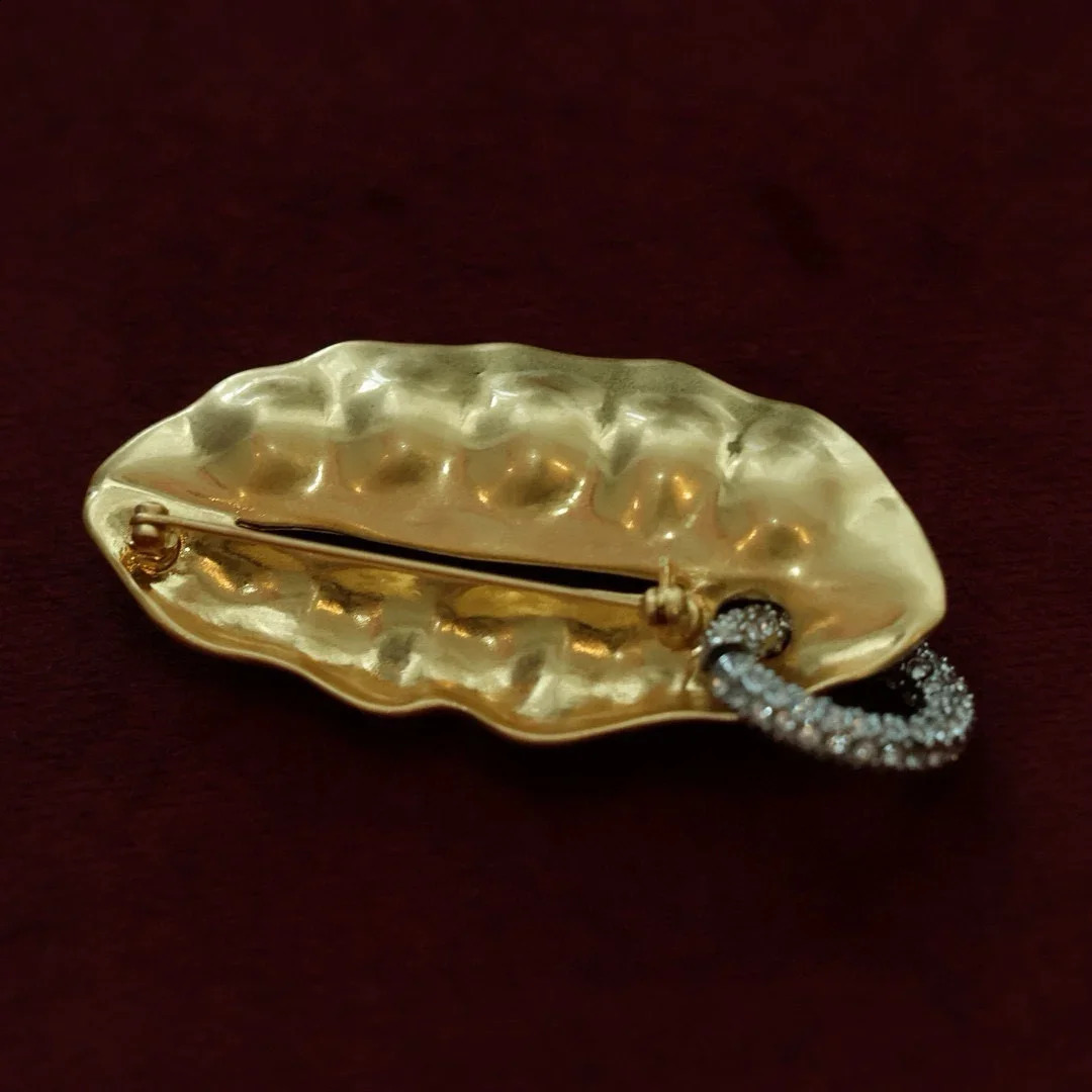 Europe Pea Lips Pearl Crystal Brooch Woman Top Quality Jewelry Accessories Trend 241227