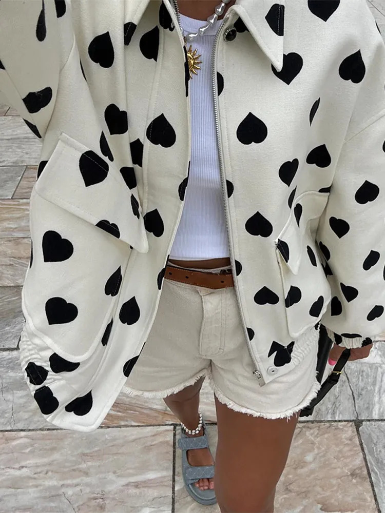 Autumn Female Commuting Streetwear Elegant Black Polka Hearts Bomber Jacket Women Fashion Long Sleeve Flips Pocket Zipper Coat 241224