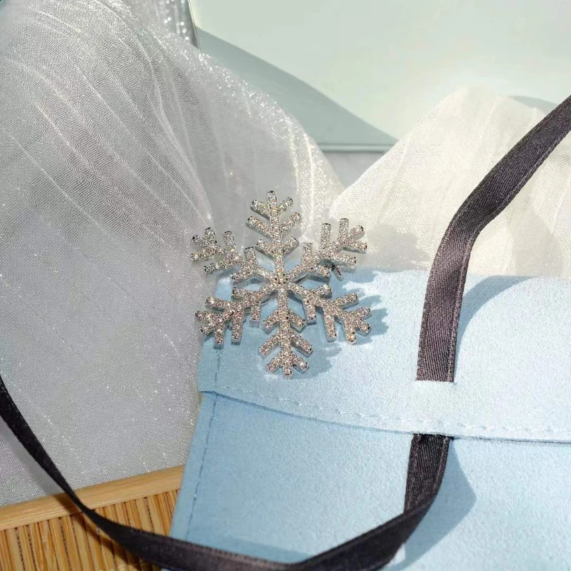 925 sterling silver AA zircon simple snowflake christmas brooches for women elegant classic wedding jewelry 241227