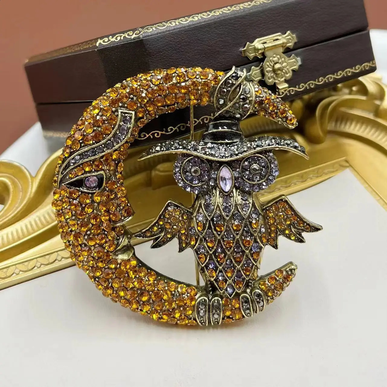 Gift vintage style European and American medieval vintage Owl Moon art alloy French brooch 241227