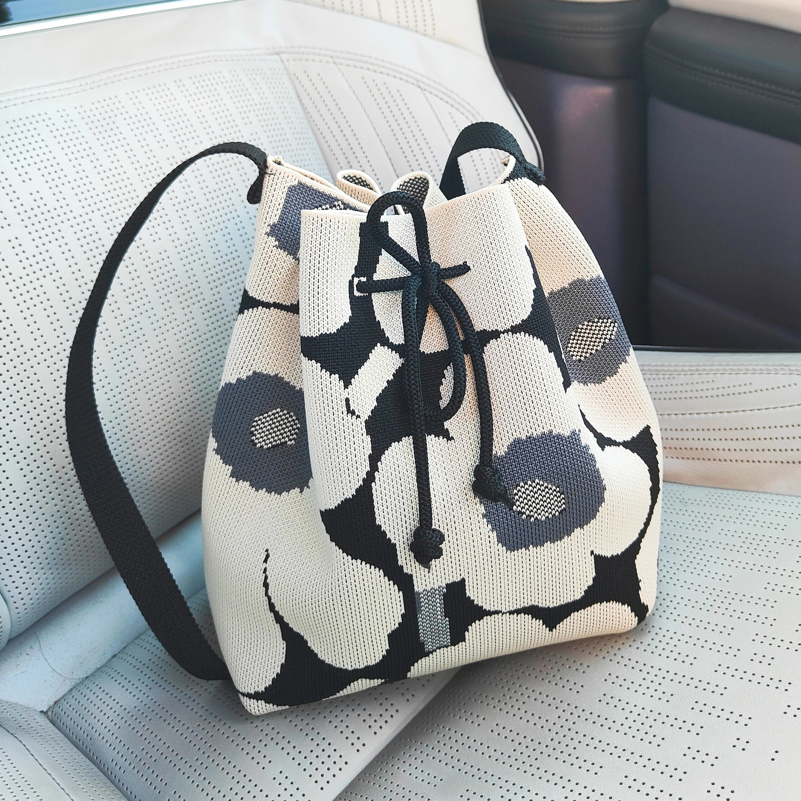 Polyester Urban Simple Daily Matching Knitted Flower Bucket Bag 241225