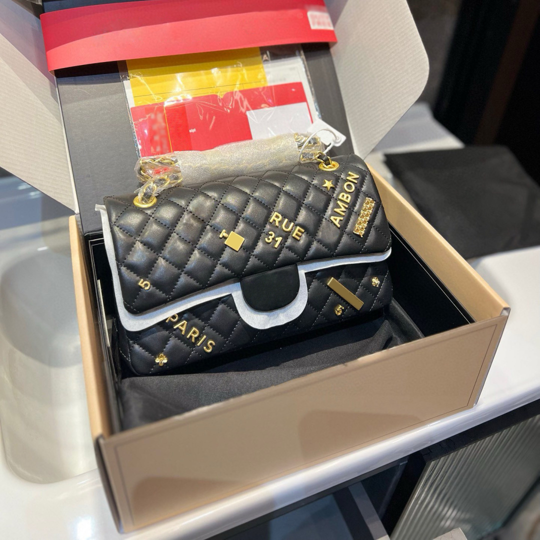 Vintage Badges Medium Cf Girls Designer Shoulder Bag Luxury Leather Quilted Plaid with Gold Buckle Hardware Cross Body Handbag Evening Clutch Purse Sac 26X15cm