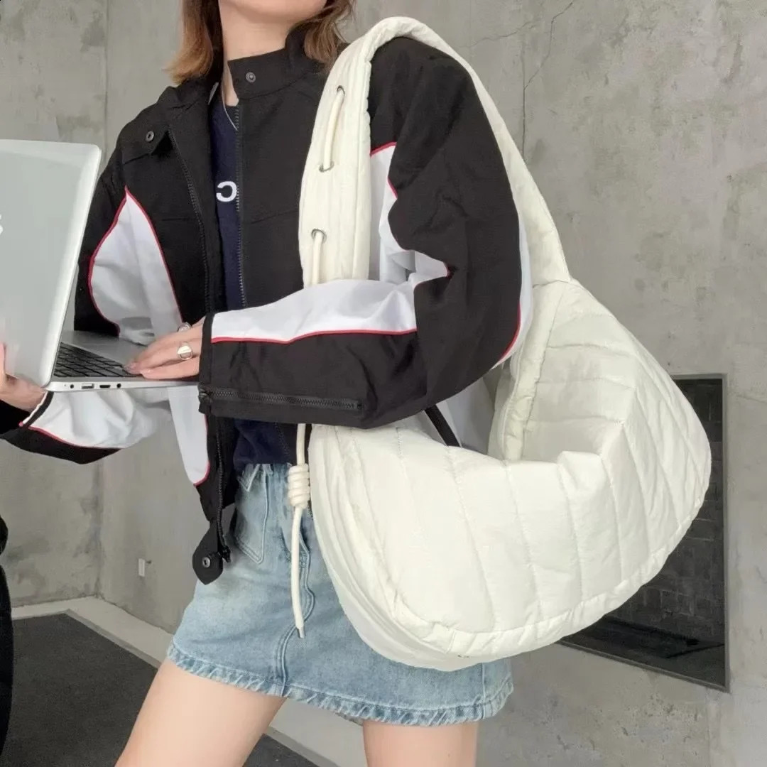 Nylon Quilted Women Shoulder Bag Large Capacity Cotton Crossbody Bags for Women Down Space Shopper Purses Half Moon Hobos Tote 241227