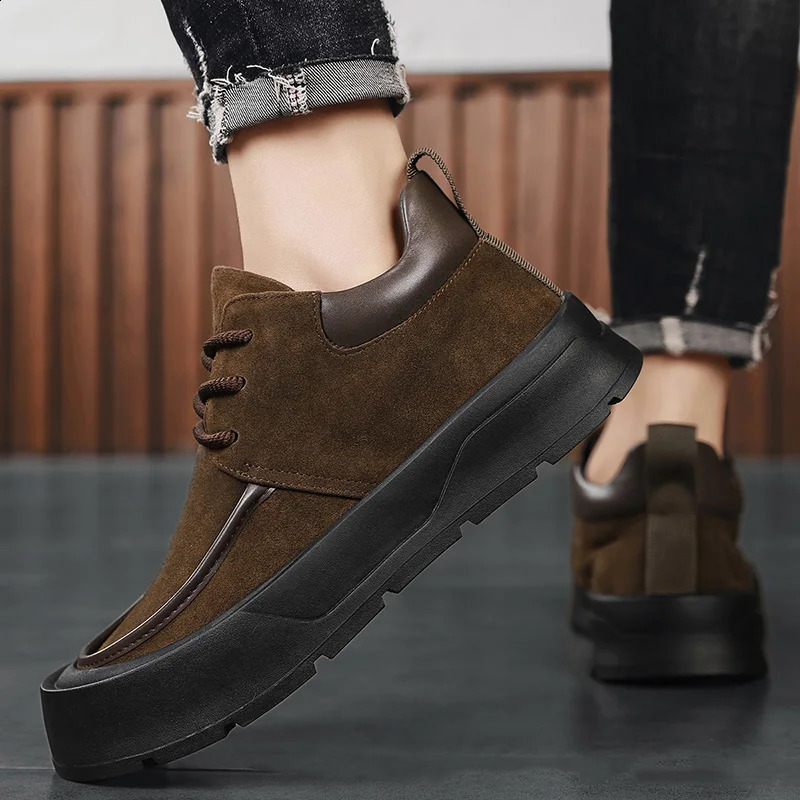 Men shoes Outdoor Leather fashion Flat Classic Black Shoes midtop Lace up Board Shoe Leisure Sneakers men footwear 241223