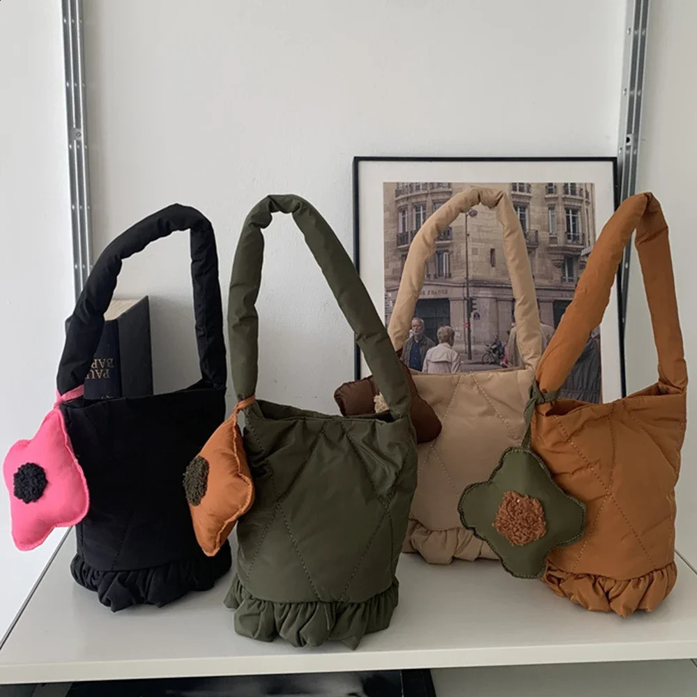 Cute Flower Quilted Bucket Bag Lingge Padded Shoulder Bag Space Cotton Tote Bags for Women Handbags 2025 Nylon Shopper 241227