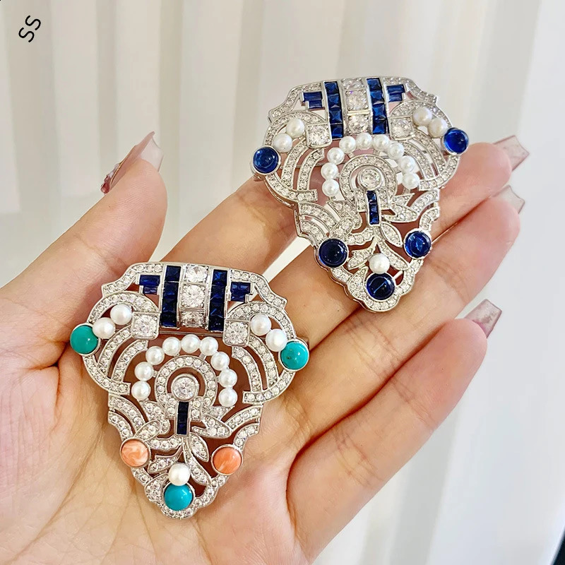 High-end n Inlaid Zircon Gems Silver Brooches Pearl Shield Classic Mens and Womens Clothing Accessories 241227