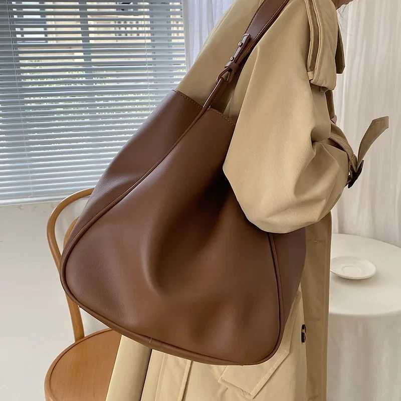 Luxury Tote Bag for Wan 2024 Trend Large Capacity Fem Shoder Bag High Quality Leather Simple Designer Wan Handbag Z241229