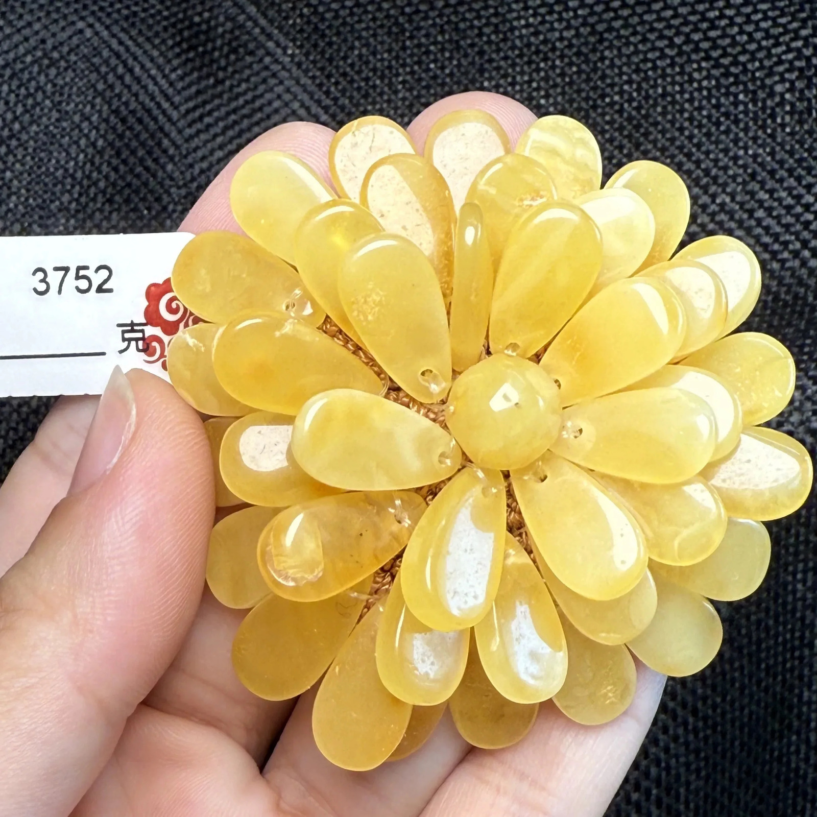 100% Natural Baltic Amber Beeswax Brooch Fashion Women Necklace Pendant Original Handmade Jewelry Accessories 241227