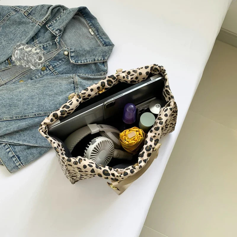 Winter Feather Padded Handbag Women Large Capacity Tote Bag Retro Leopard Space Cotton Nylon Shoulder Crossbody Bag Sac 241227