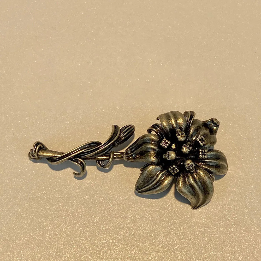 High Fashion Vinatge Gold Silver Color Decadent Aesthetics Skull Flower Brooch For Women Gorgeous Fine Jewelry 241227