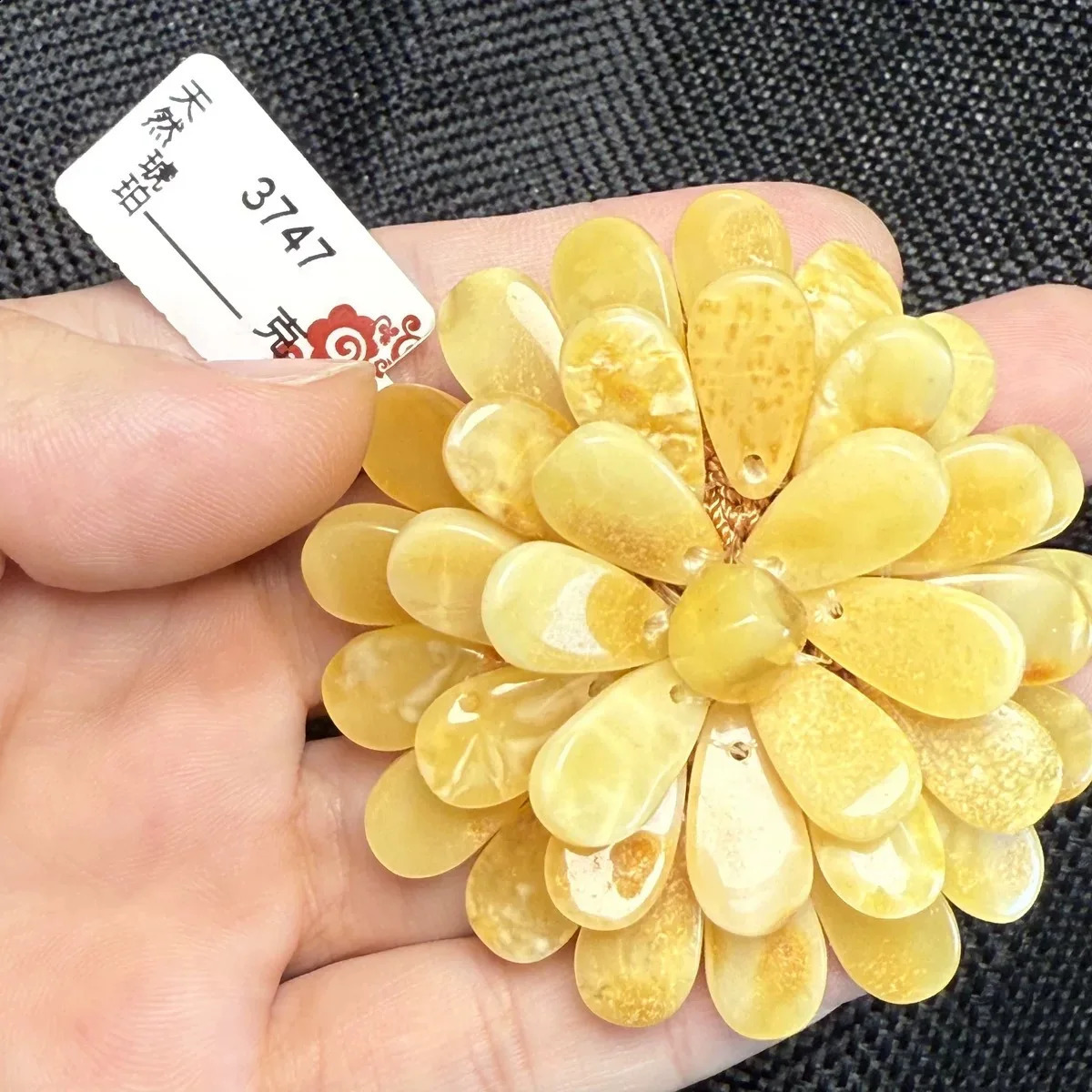 100% Natural Baltic Amber Beeswax Brooch Fashion Women Necklace Pendant Original Handmade Jewelry Accessories 241227