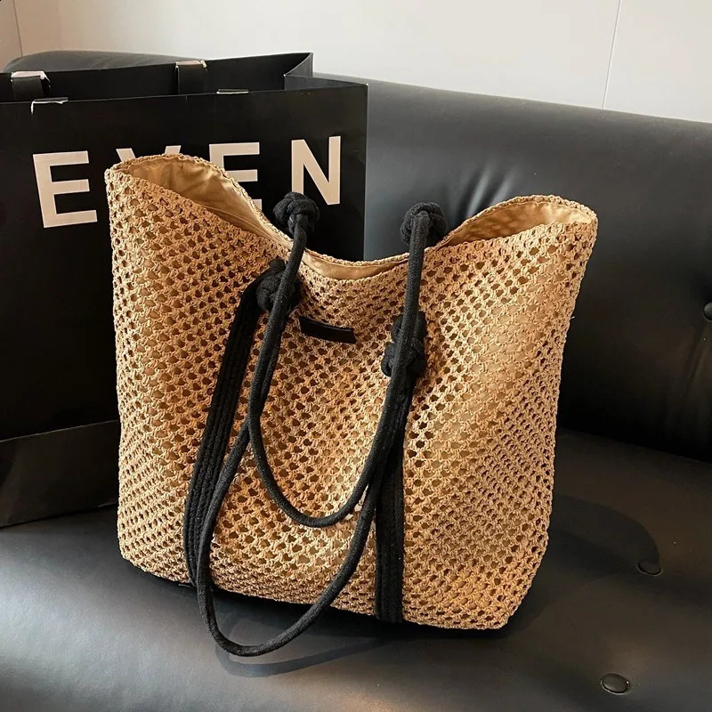 Straw Large-capacity Bag Fashionable Versatile Hollow Woven Bag Seaside Vacation Beach Bag 241228