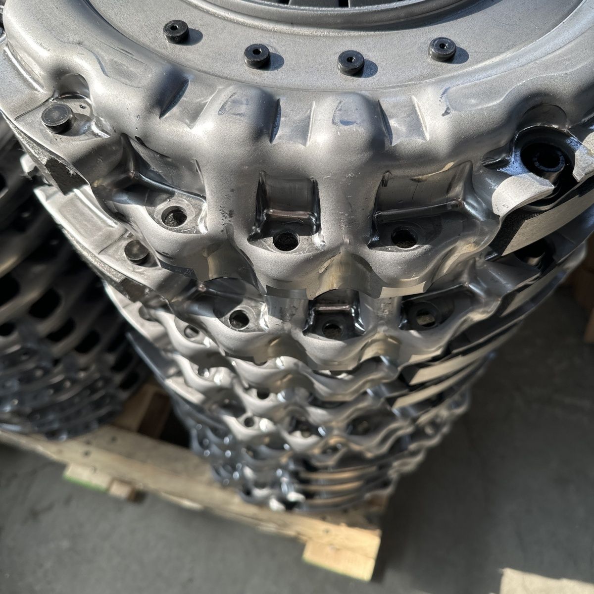 EQ395 push pressure plate reinforced diaphragm clutch assembly suitable for dongfeng dayun auto tianjing