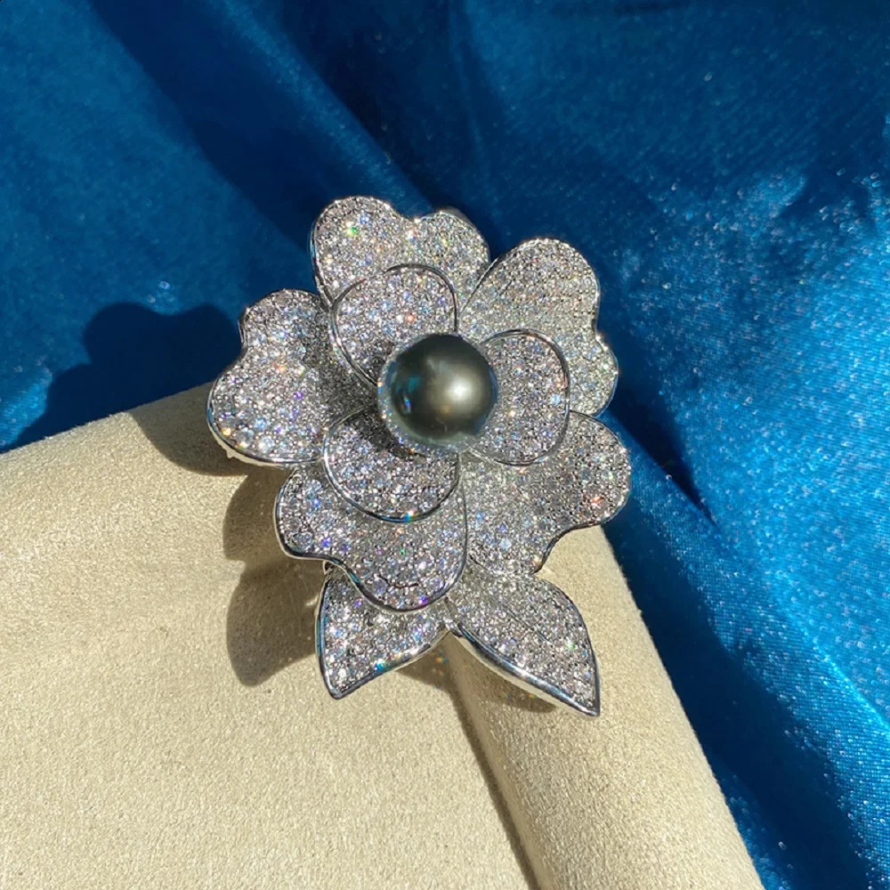 pearl 9-10mm South Sea round pearl brooch gold-plated five leaf flower micro inlaid brooch 241227