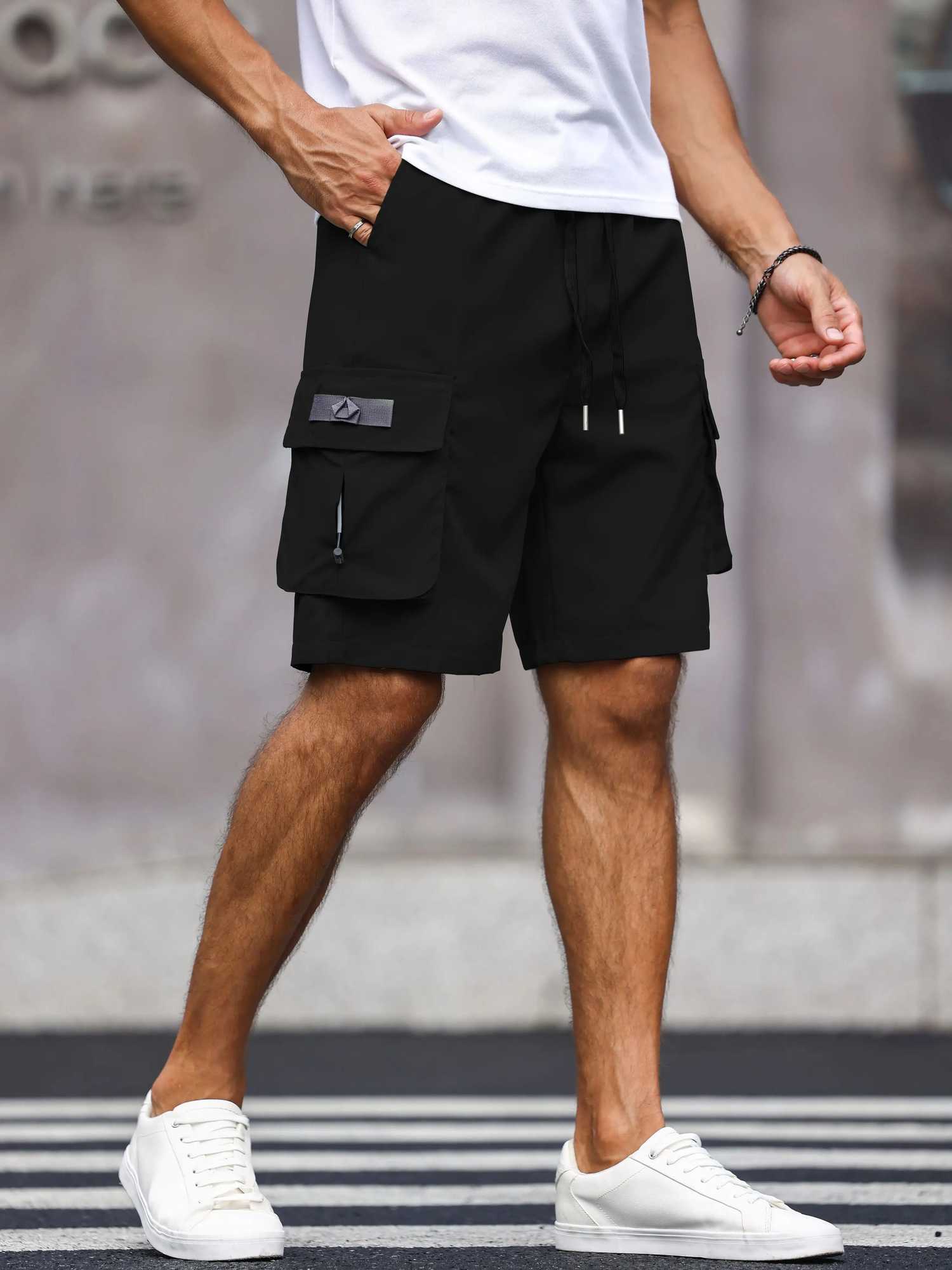 Mens Cargo Shorts With Pockets In Solid Color Loose Fit Fashionable for Casual Wear Bermuda Shorts W241228