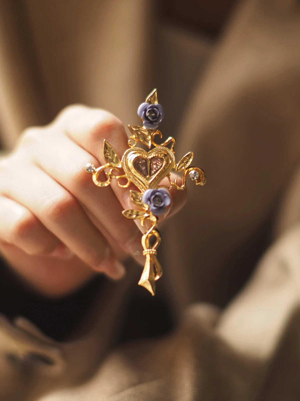 Dark Night Rose Brooch Lacroix Medieval Vintage Cross Brooch Heavy Industry Gold Plated 241227