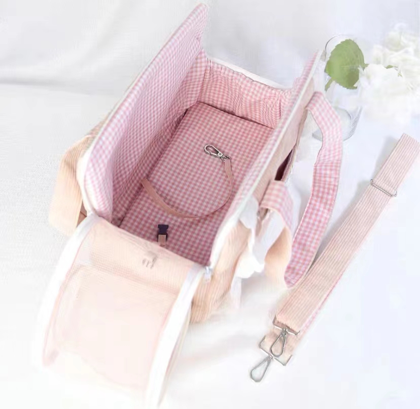 Dog out carrying bag Pet small dog and cat bag Single shoulder crossbody travel cat handbag lightweight airline case