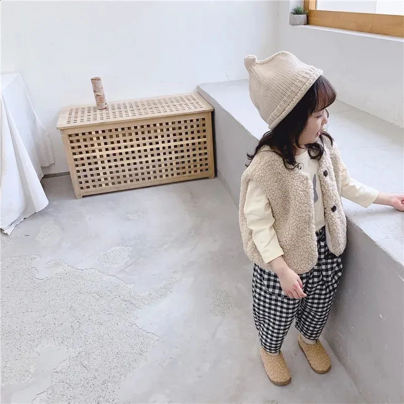Autumn Winter Baby Plus Velvet Waistcoat Girls Boys Plush Vest Single Breasted V Neck Child Warm Fashion Warm Teddy Hair Coat 241230