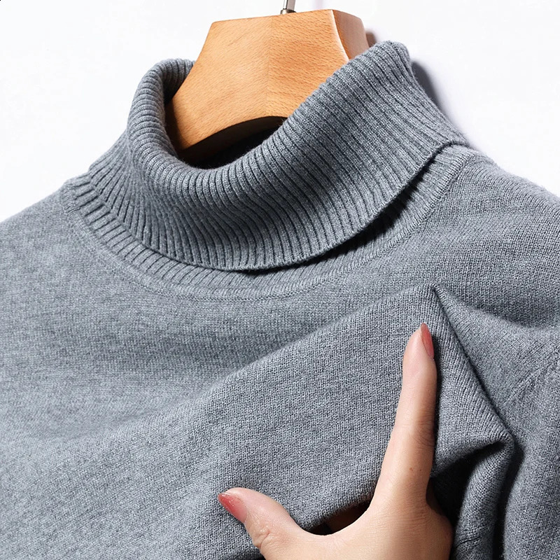 2025 In Turtleneck Sweater Casual Mens Rollneck Knitted Sweater Keep Warm Men Jumper Woolen Sweater 241230