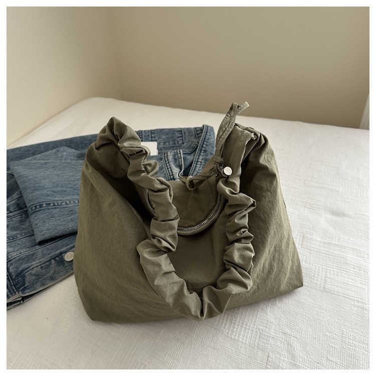 Large capacity simple canvas 2024 autumn new trend fashionable solid color casual pleated crossbody single shoulder tote bag 241230