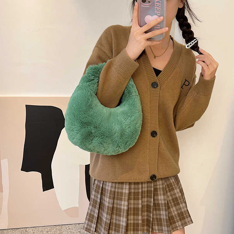 Internet celebrity furry handbag for women 2023 new fashionable and stylish cute one shoulder handbag plush versatile hand-held small bag 241230