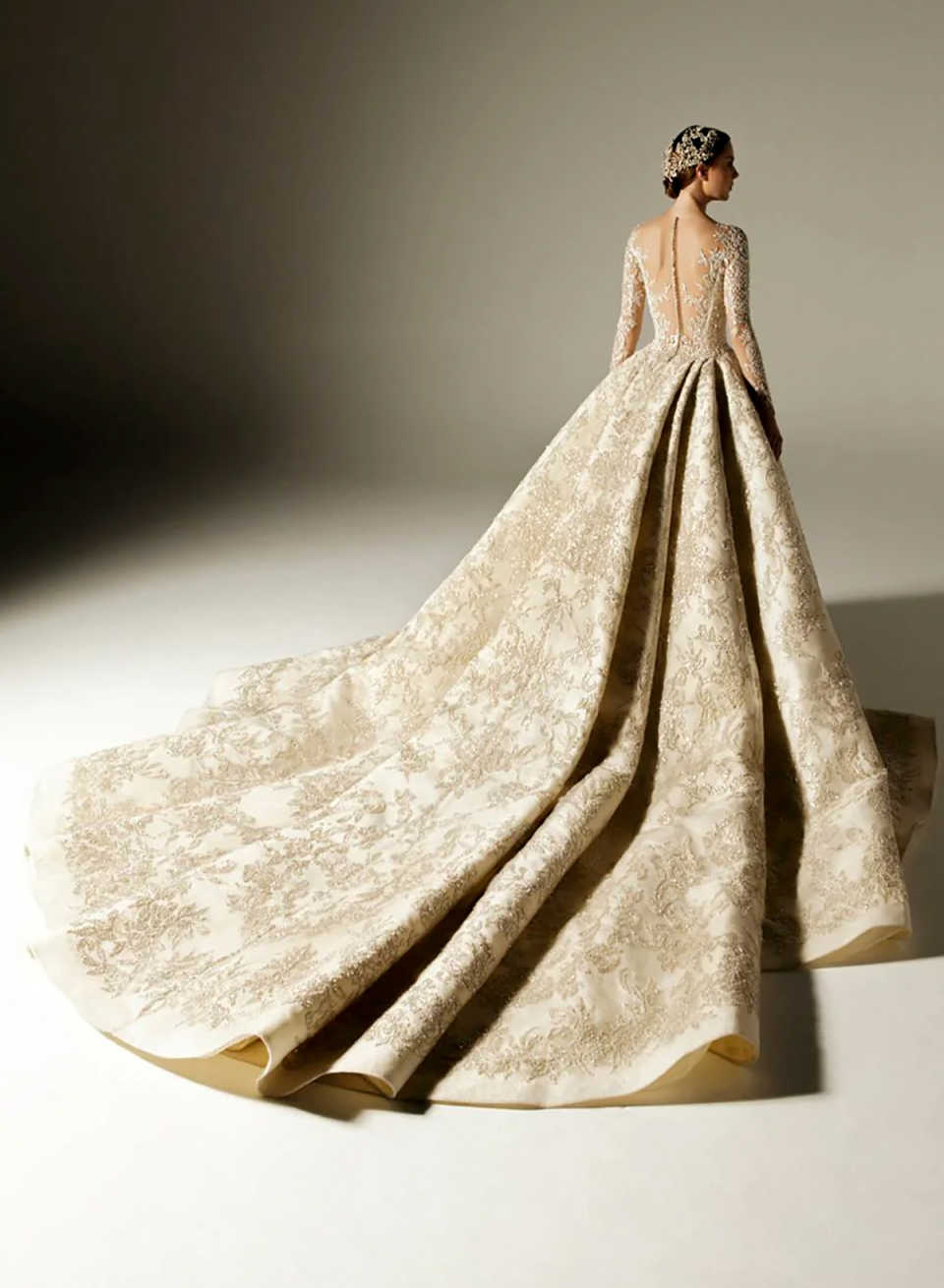 Exquisite Ball Gown Wedding Dresses Appliques Beaded Long Sleeve Designer Lace Sequins Court Gown Pleat Custom Made Bridal Plus Size Vestidos De Novia