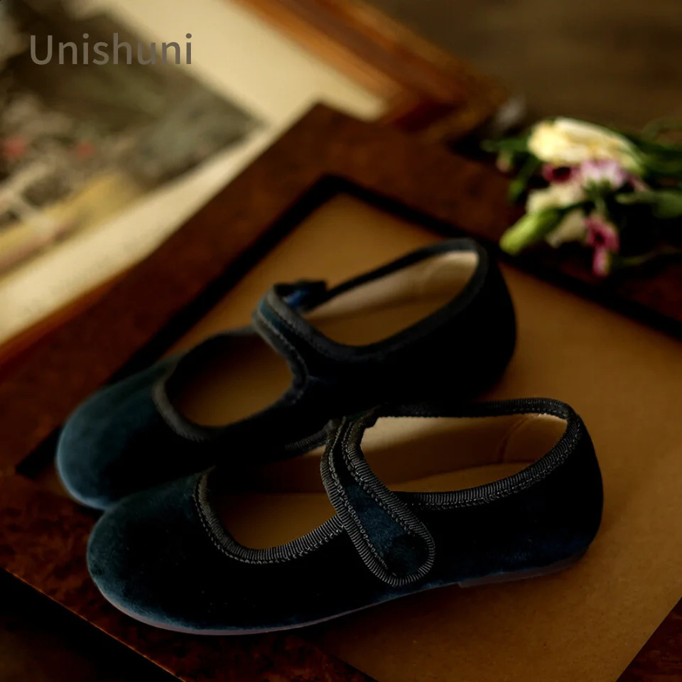 Unishuni Vintage Velvet Mary Jane Shoes for Girls Princess Casual Flats Children Round Toe Retro Red Green Flats Kids Dress Shoe 241230