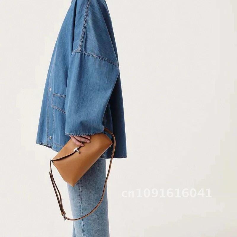 Women's Bags Design New High-End Texture Niche Fashion Trend Versatile One-Shoulder Portable Flip Commuter Bag