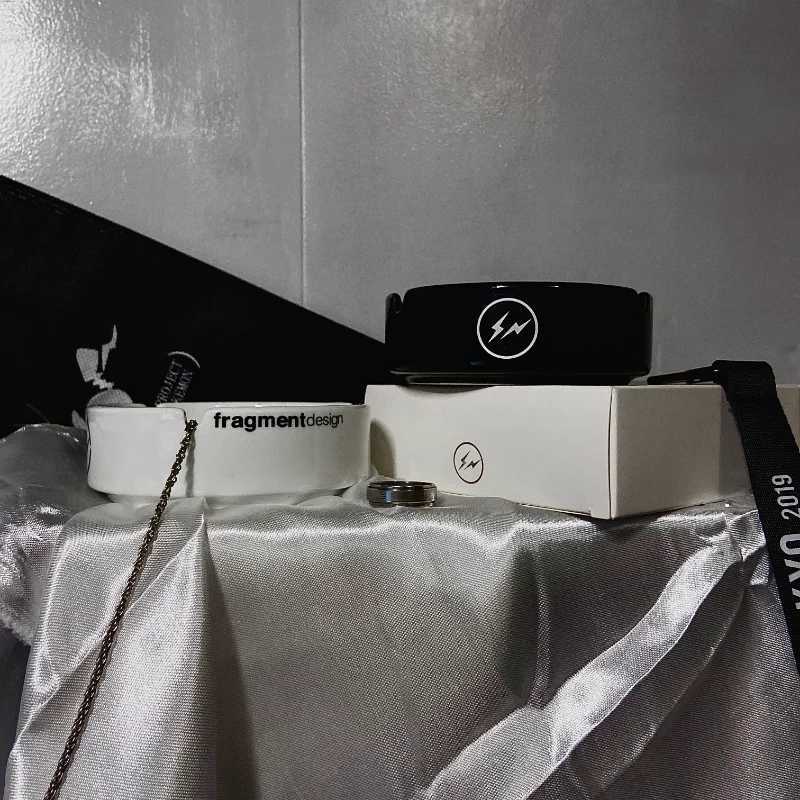 Hiroshi Fujiwara Ashtray Personalized Home Luxury and Atmospheric Retro Black and White Ceramic Ashtray Accessories Y241230