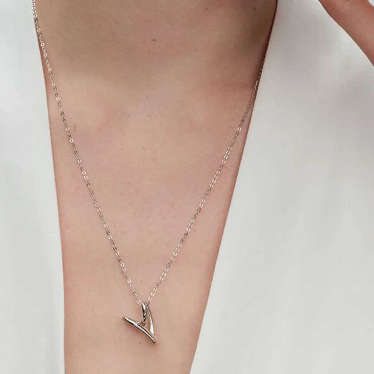 2024 New S925 Silver Heart Necklace Fashion Irregular Pendant Necklace Womens Jewelry Exquisite Holiday Gift W241230