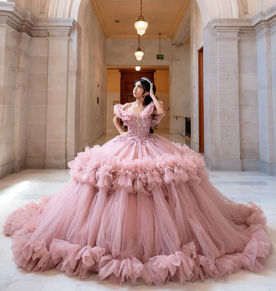 Princess Ball Gown Wedding Dresses Appliques Beaded Short Sleeve Designer Lace Sequins Court Gown Pleat Custom Made Bridal Plus Size Vestidos De Novia