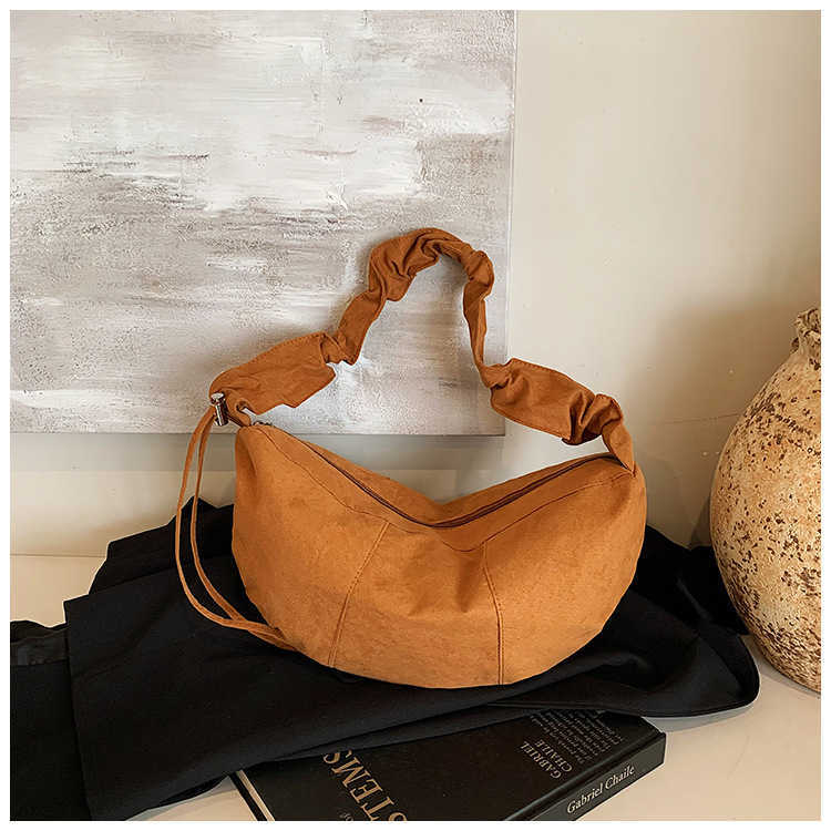 Korean version simple and large capacity 2024 casual pleated small fresh frosted artistic hand-held shoulder crossbody bag 241230