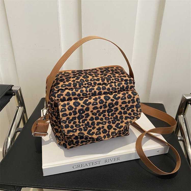 Leopard Print Women's Shoulder Bag 2024 New Nylon Cloth Crossbody Bag for Work Commuting Change Mobile Phone Bag