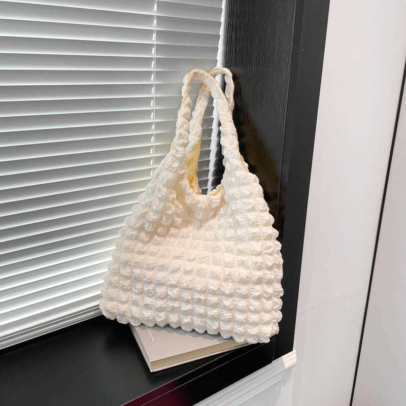 Small Fresh Fashion 2024 New Cloud Bubble Folded Western Style Commuter Simple Large Capacity Handheld Shoulder Bag 241230