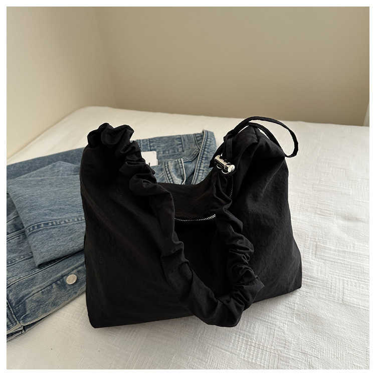 Large capacity simple canvas 2024 autumn new trend fashionable solid color casual pleated crossbody single shoulder tote bag 241230