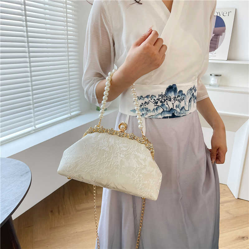 Light Luxury Embossed Pattern Large Capacity Handbag Crossbody Bag Shoulder Bag High-quality Mouth Gold Bag Black and White Bag